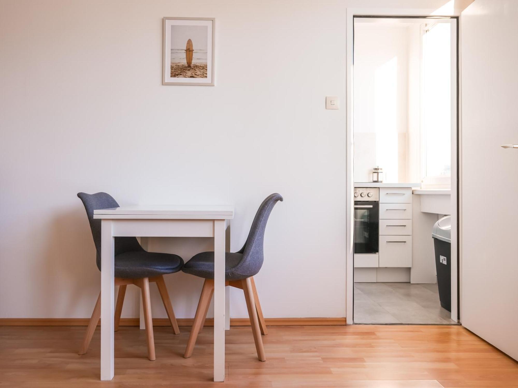 Spacious Apartments With View & Free Parking Винер Нойщат Екстериор снимка