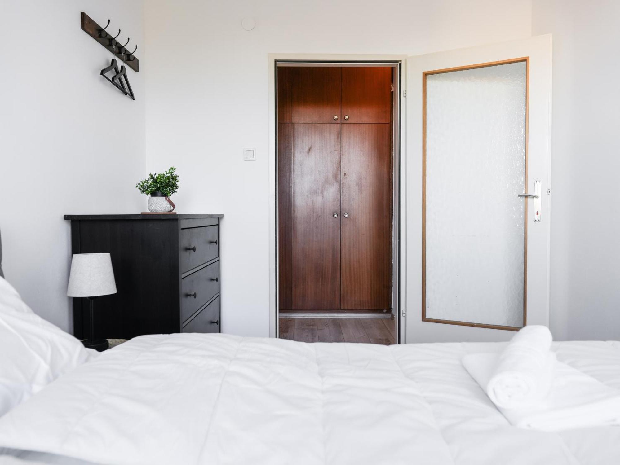 Spacious Apartments With View & Free Parking Винер Нойщат Екстериор снимка