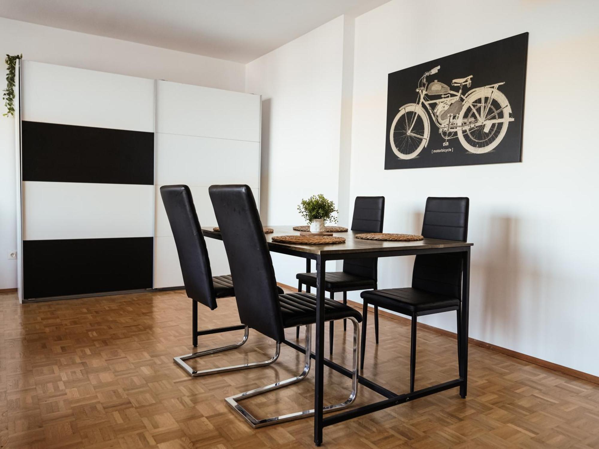 Spacious Apartments With View & Free Parking Винер Нойщат Екстериор снимка